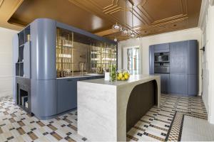 ¿Cómo se ha utilizado el color para articular el espacio?