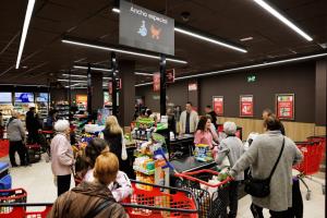Grupo Eroski sube ventas un 3,8% y sube el resultado