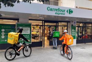 Carrefour supera las 700 tiendas con entrega ultrarrápida tras ampliar un 40% su capacidad
