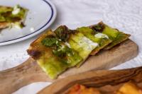 Focaccia con queso y pesto